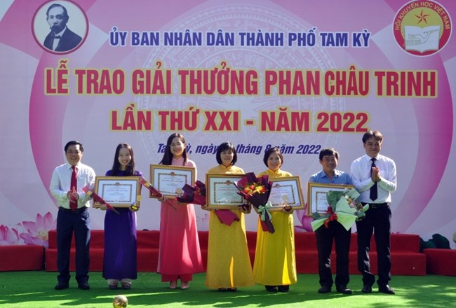 Quảng Nam: Thành phố Tam Kỳ trao giải thưởng Phan Châu Trinh cho 86 cá nhân (28/8/2022)
        